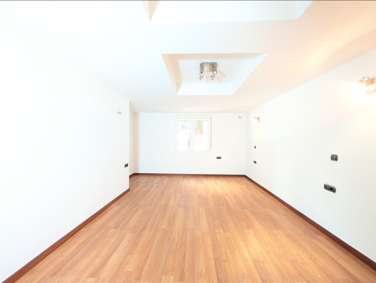 Local habilitado como vivienda  en Rodrigo Díaz de Vivar 5